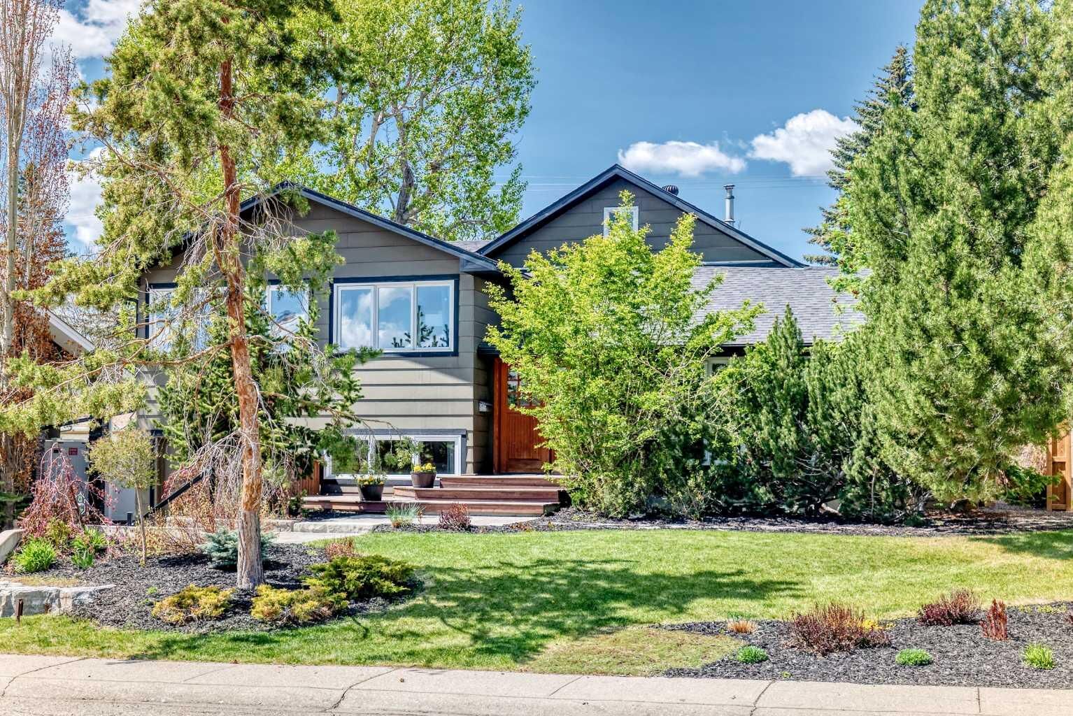 Property Photo:  43 Westview Drive SW  AB T3C 2R8 