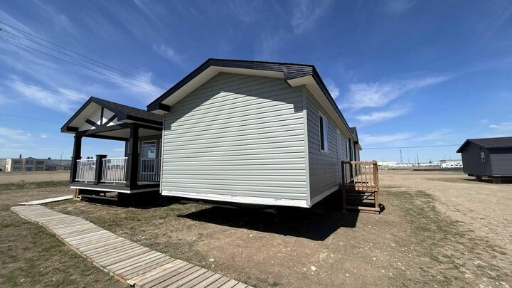 Property Photo:  625 3 Avenue  AB T0K 1B0 