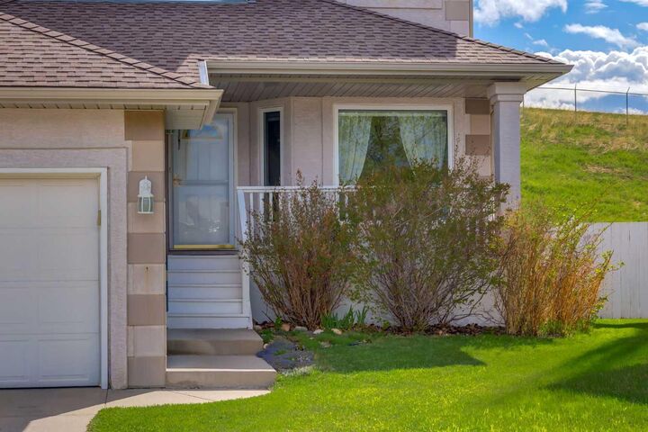 Property Photo:  331 Sierra Madre Court SW  AB T3H 3G7 