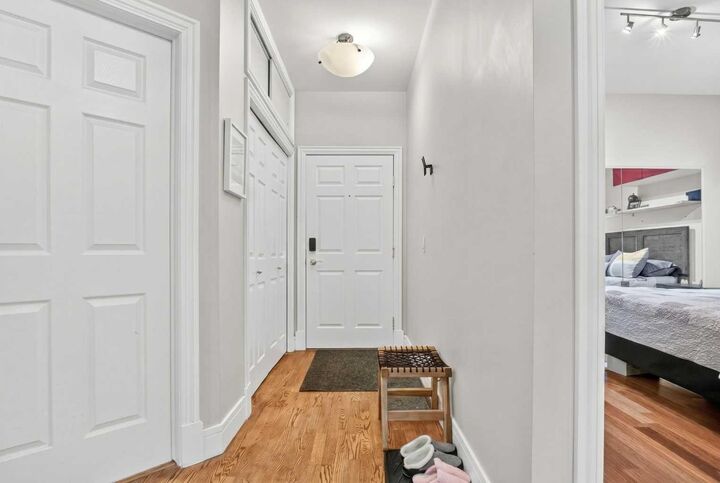 Property Photo:  2 14 Street NW 205  AB T2N 1Z4 