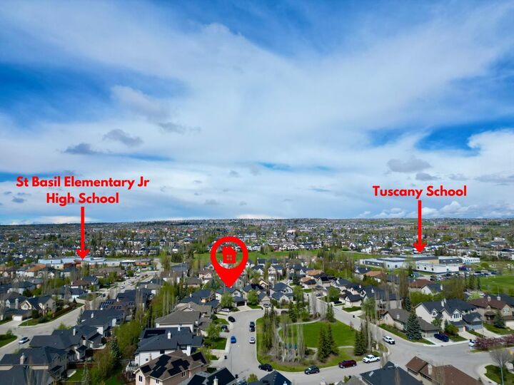 Property Photo:  11 Tuscany Glen Green NW  AB T3L 2V8 