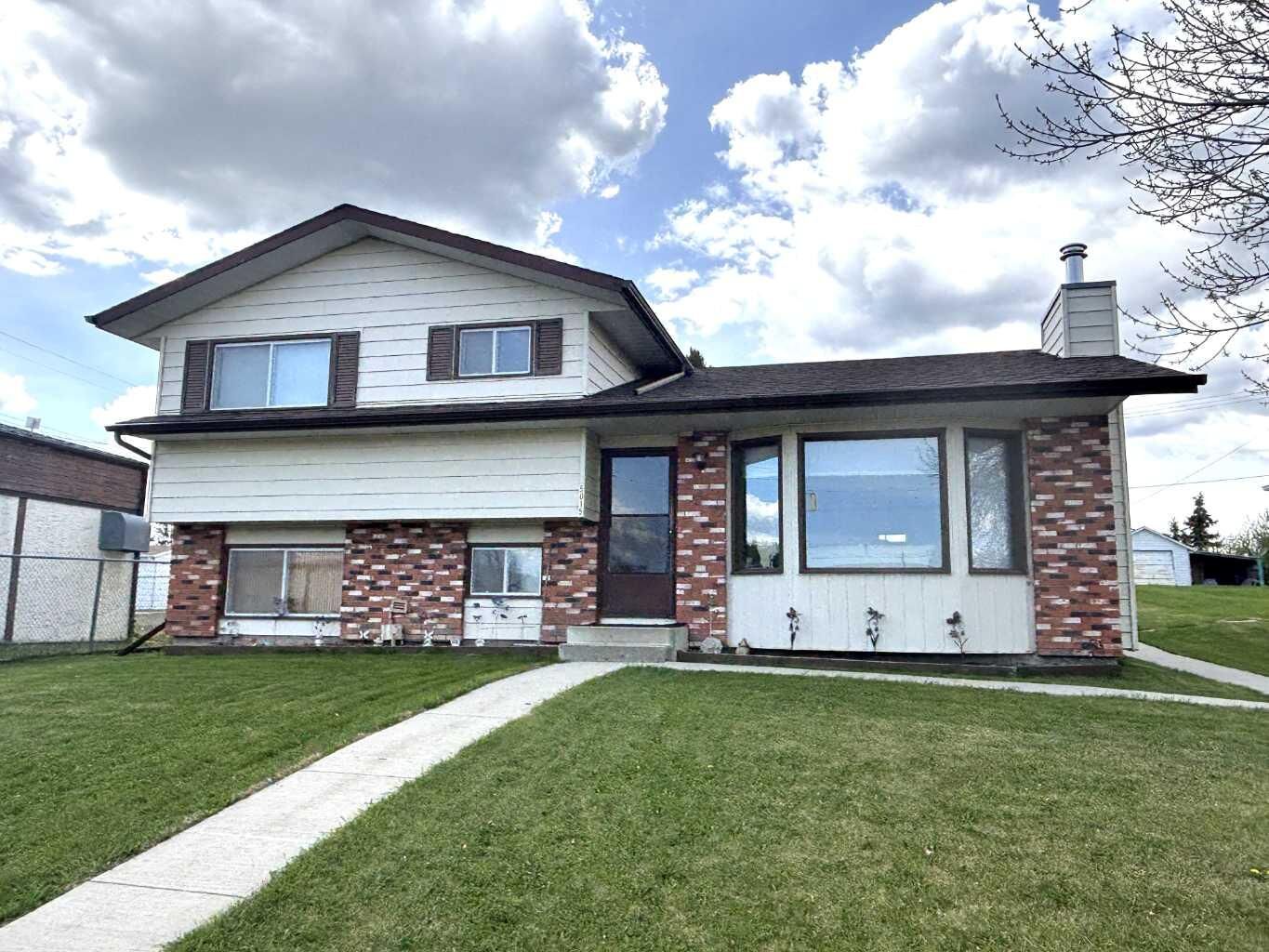 Property Photo: 5015 50 Avenue AB T0E 2A0
