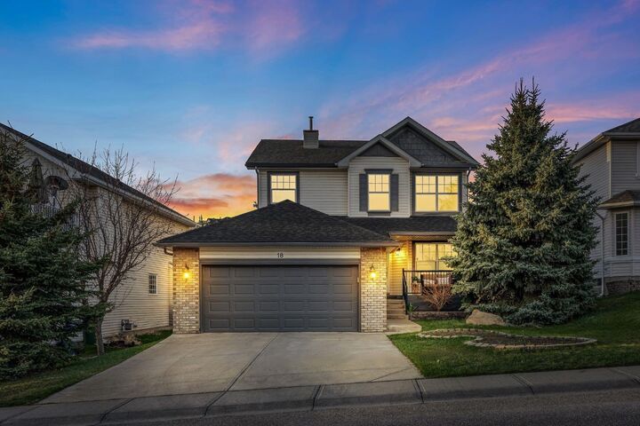 Property Photo:  18 Gleneagles View  AB T4C 1N9 