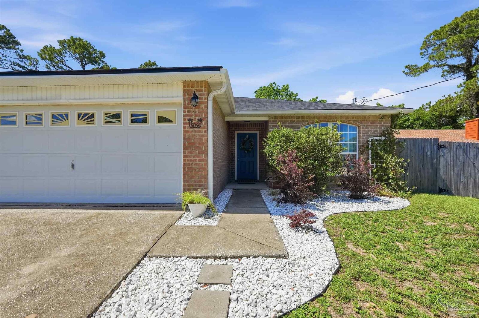 Property Photo: 5066 Evergreen Dr FL 32563