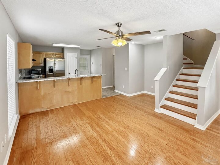Property Photo: 2121 Pin High Dr FL 32526