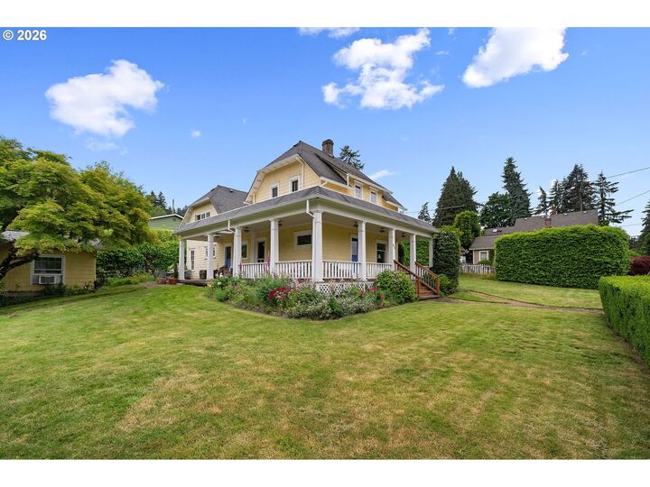 Property Photo:  938 Oak St  OR 97034 