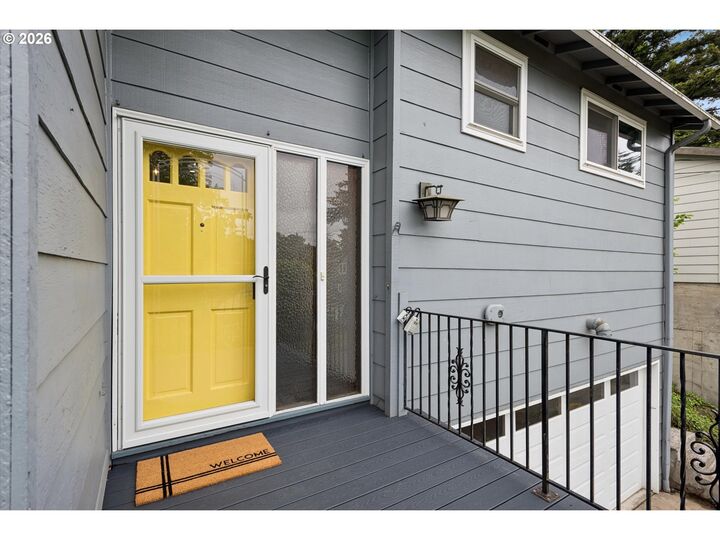 Property Photo: 868 SW Troy St OR 97219