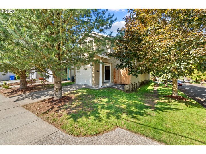 Property Photo: 9223 N Hodge Ave OR 97203