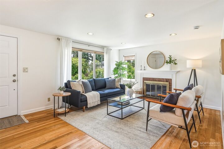Property Photo:  16509  Fremont Avenue N  WA 98133 