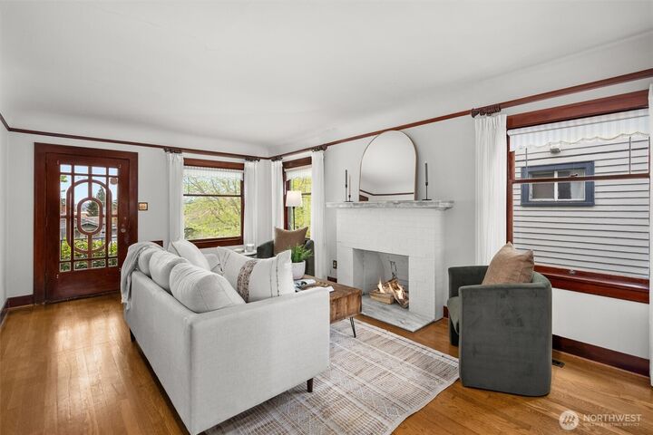 Property Photo:  1126  Wetmore Avenue  WA 98201 