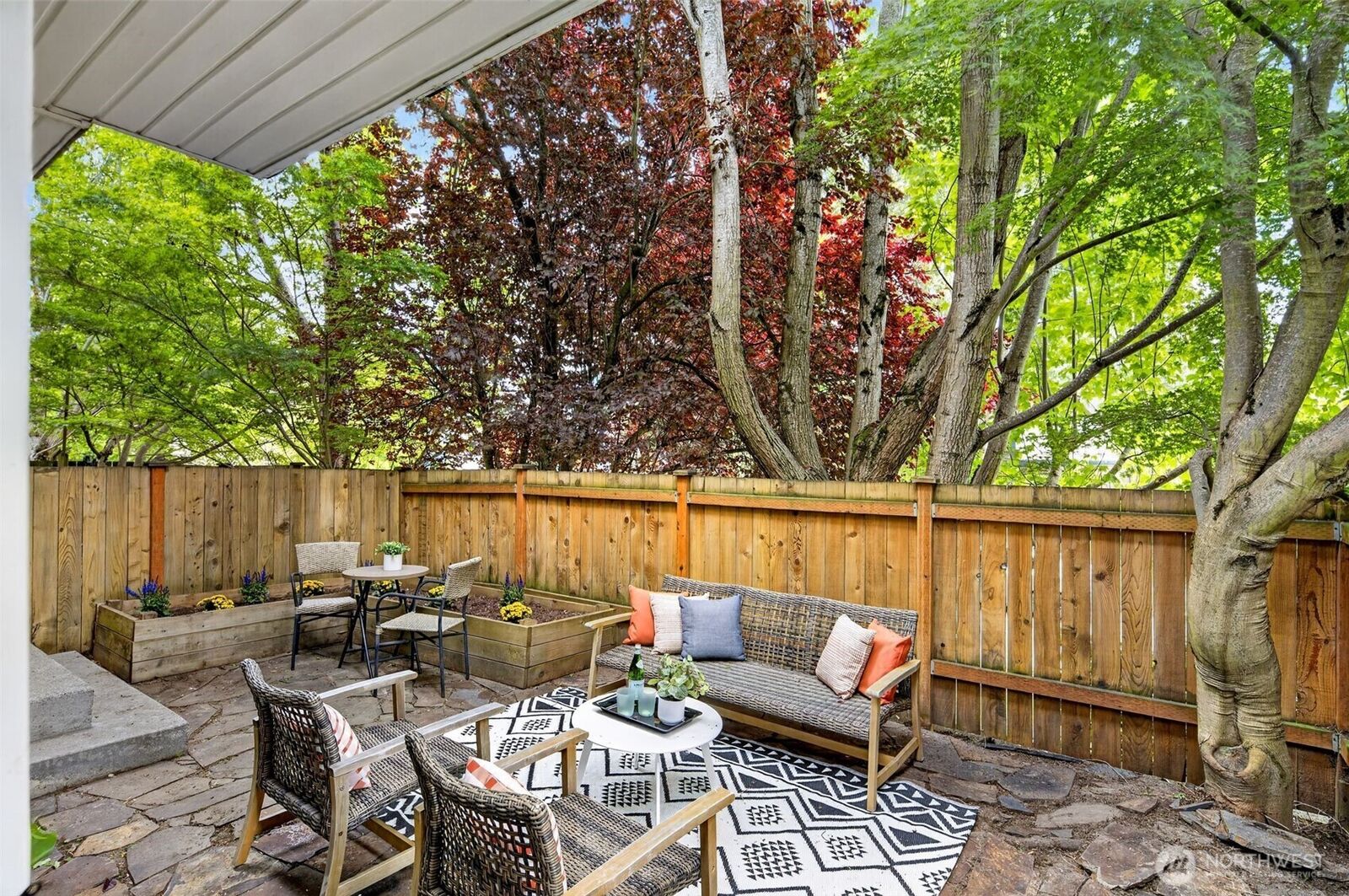 Property Photo: 9257 Interlake Avenue N WA 98103