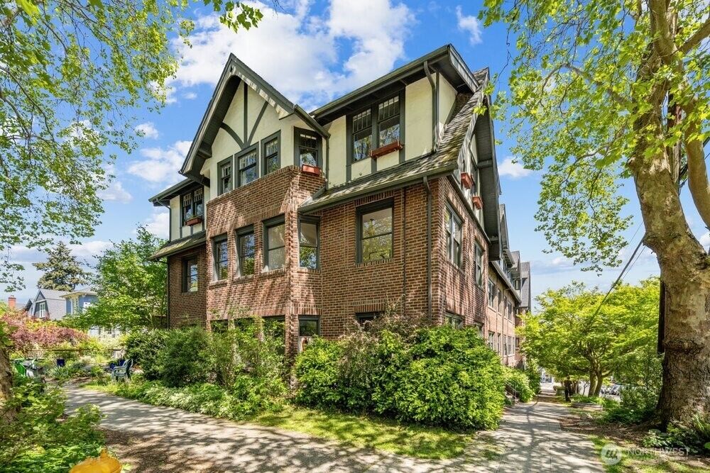 Property Photo: 1804 E Republican Street 5 WA 98112