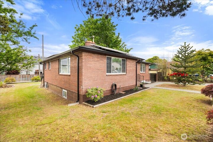 Property Photo:  5517 N 47th St  WA 98407 