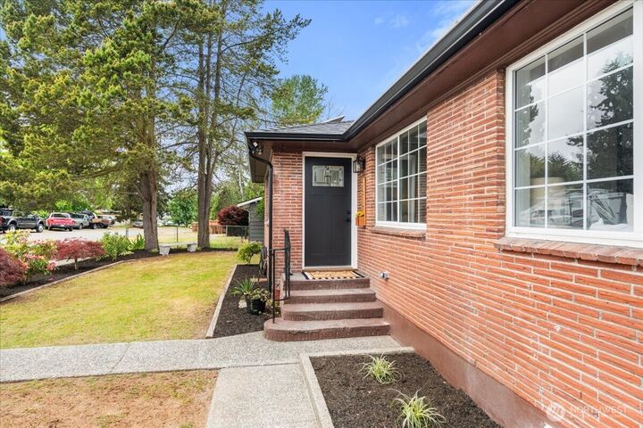 Property Photo: 5517 N 47th St WA 98407