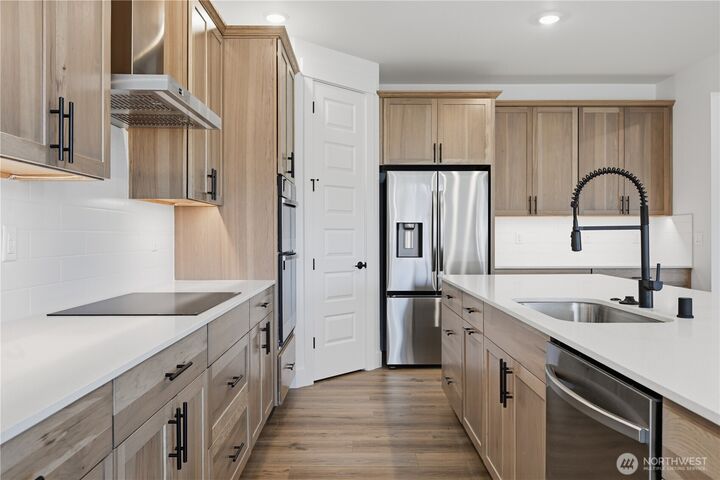 Property Photo:  32069  Myrtle Avenue SE  WA 98010 