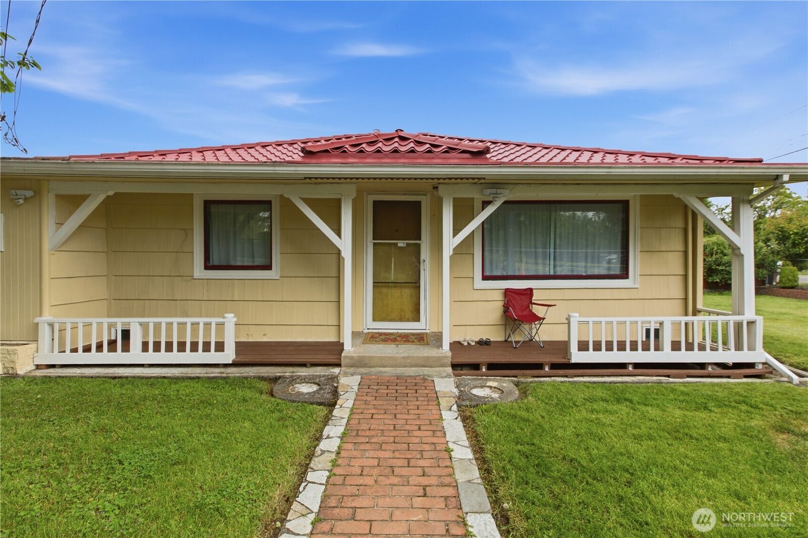 Property Photo: 1860 S 128th Street WA 98168