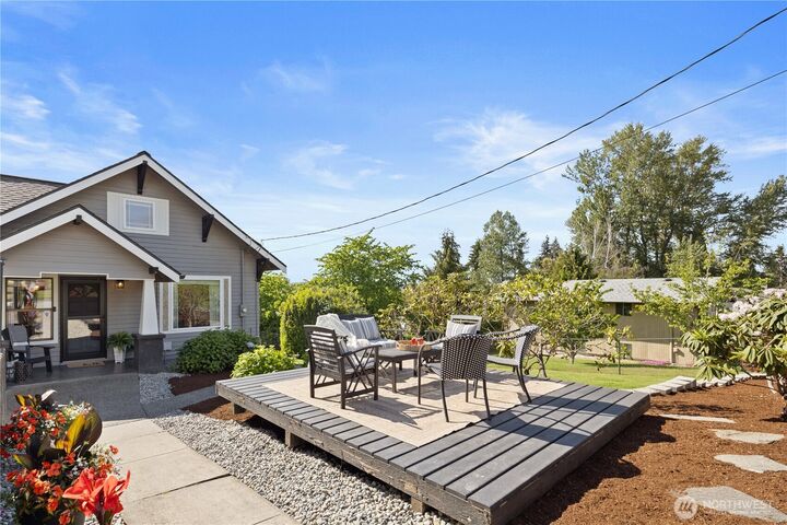 Property Photo:  703  19th Avenue  WA 98354 