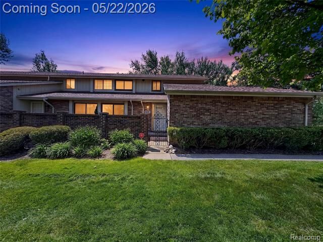 Property Photo:  2853 Trailwood Drive  MI 48309 