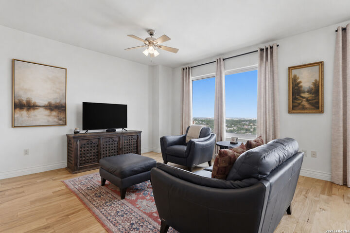 Property Photo:  215 Center St Apt 1805  TX 78202 