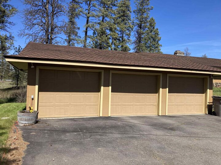 Property Photo: 23213 S Cross Rd WA 99004