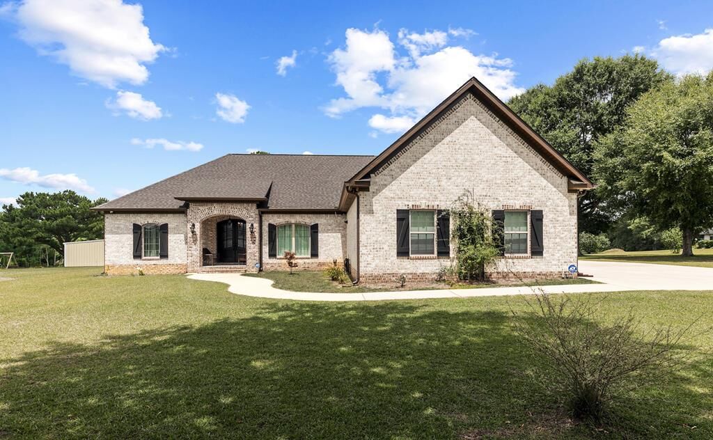 Property Photo:  576 S County Road 33  AL 36312 