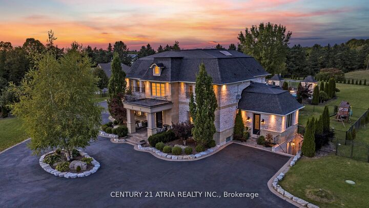 Photo de la propriété: 111 Lake Woods Drive ON L4A 1P1