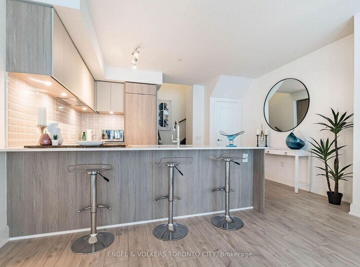 Property Photo: 70 Annie Craig Drive Th104 ON M8V 0C4