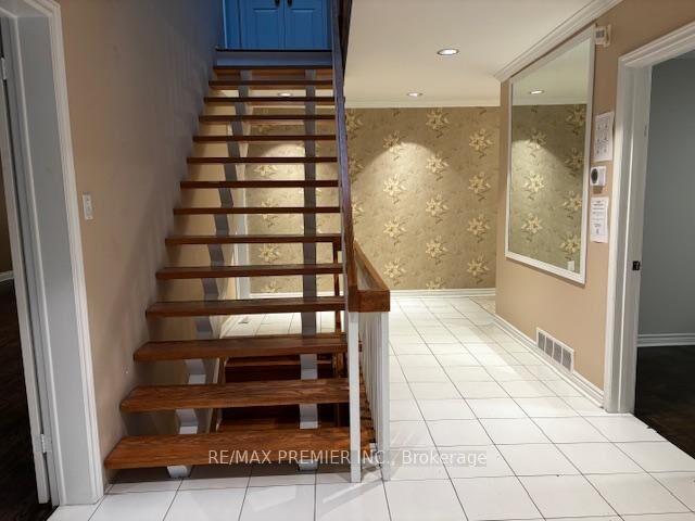 Property Photo: 66 Laureleaf Road ON L3T 2Y1