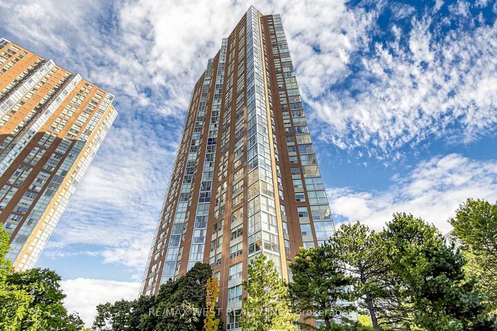 5 Concorde Place 1302 — photo 1