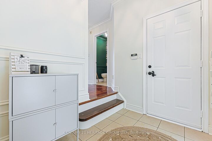 Property Photo: 996 Oaktree Crescent ON L3X 2Z2