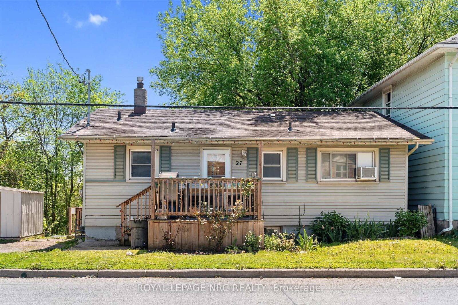 Property Photo: 27 Gale Crescent ON L2R 3K8