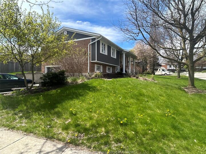 Property Photo: 1 Sunset Place ON N3B 3E2