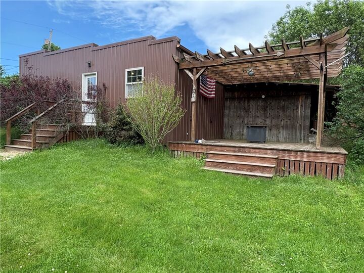 Property Photo:  122 Briar Hill Rd  PA 16105 