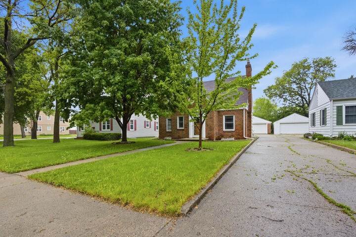 Property Photo: 1424 S Main Street SD 57401