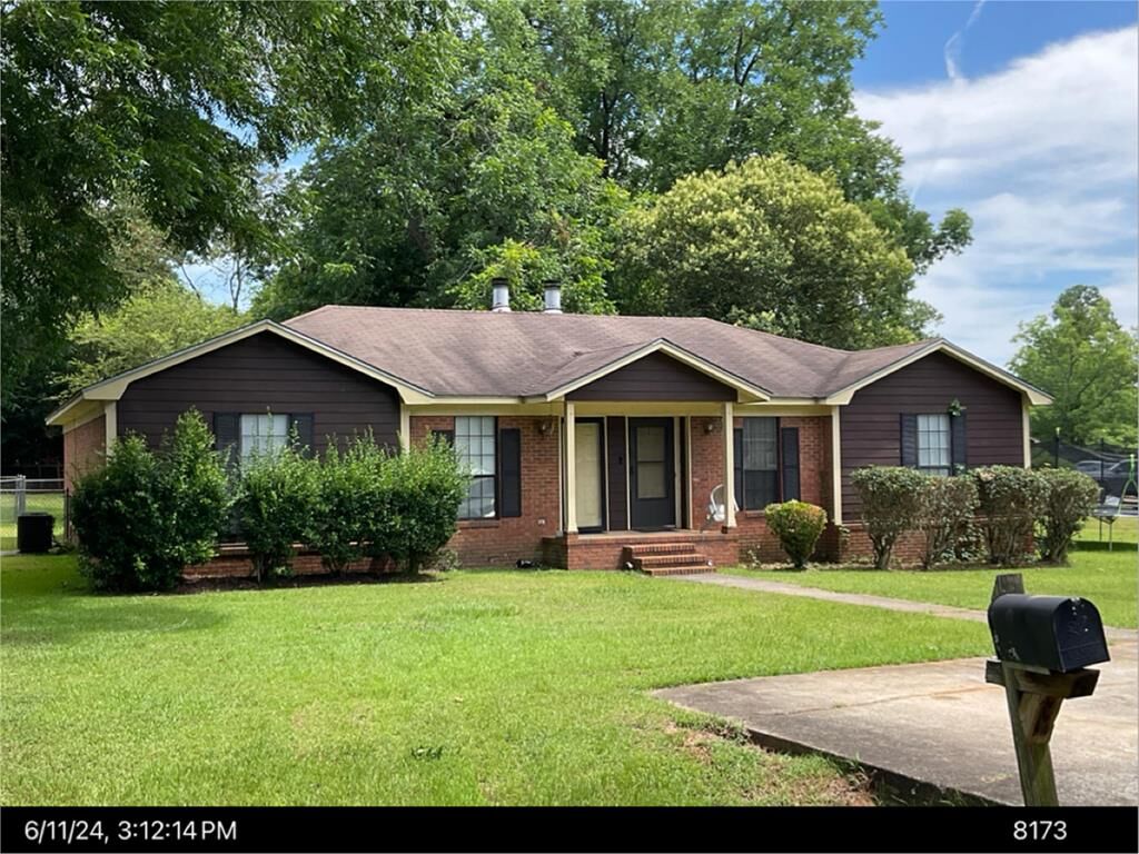 Property Photo: 2608 Colonial Drive GA 31721