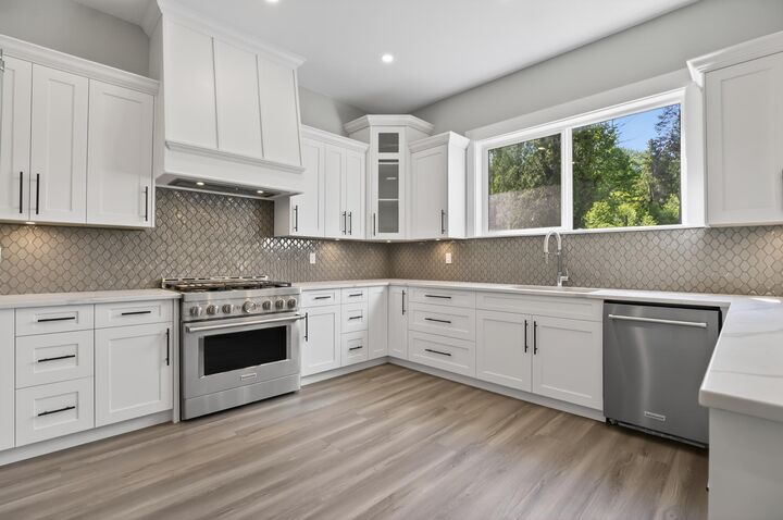 Property Photo: 30536 Silverhill Avenue BC V4S 1H1