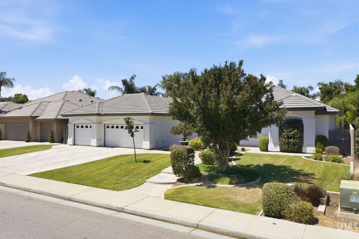 Property Photo:  13910 Reserve Court  CA 93314 