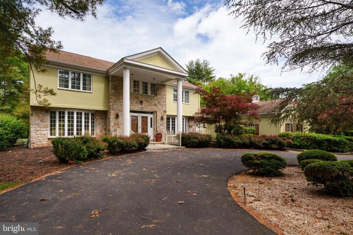 Property Photo:  
