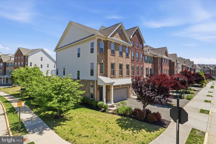 Property Photo:  23755 Hopewell Manor Terrace  VA 20148 