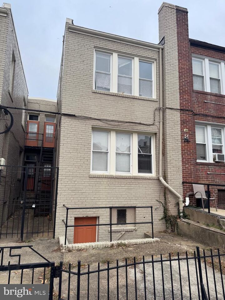 Property Photo:  2915 Pennsylvania Avenue SE  DC 20020 
