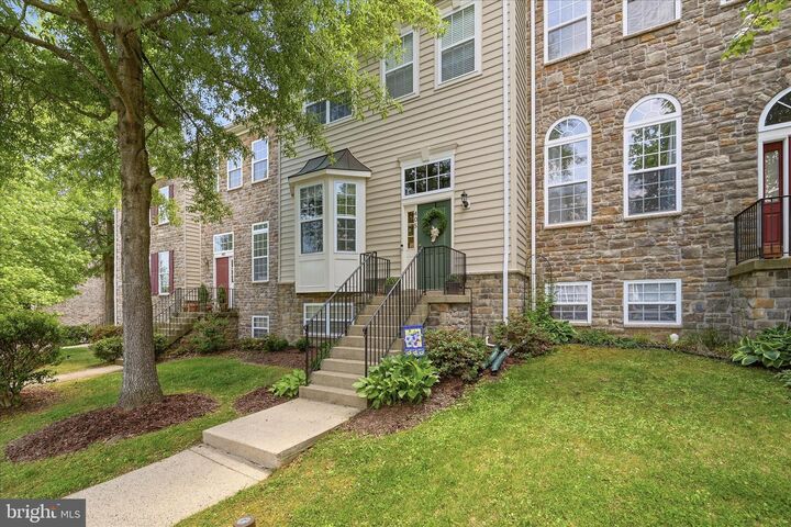 Property Photo:  405 Leeds Ridge Court  VA 20132 