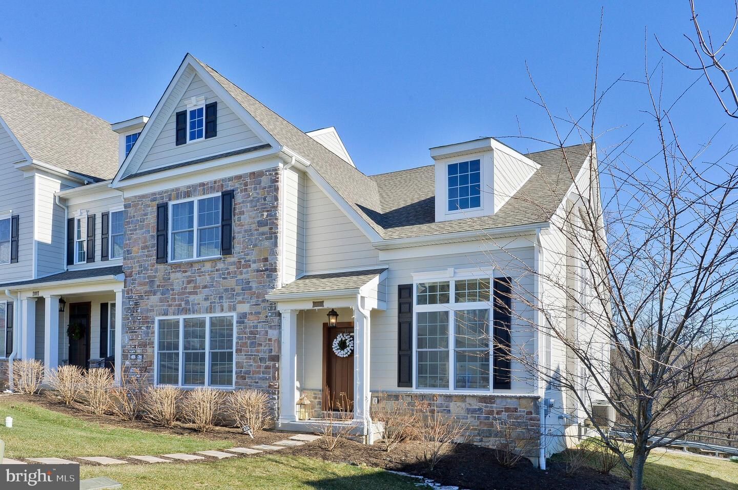 Property Photo: 424 Ravenscliff Drive PA 19063