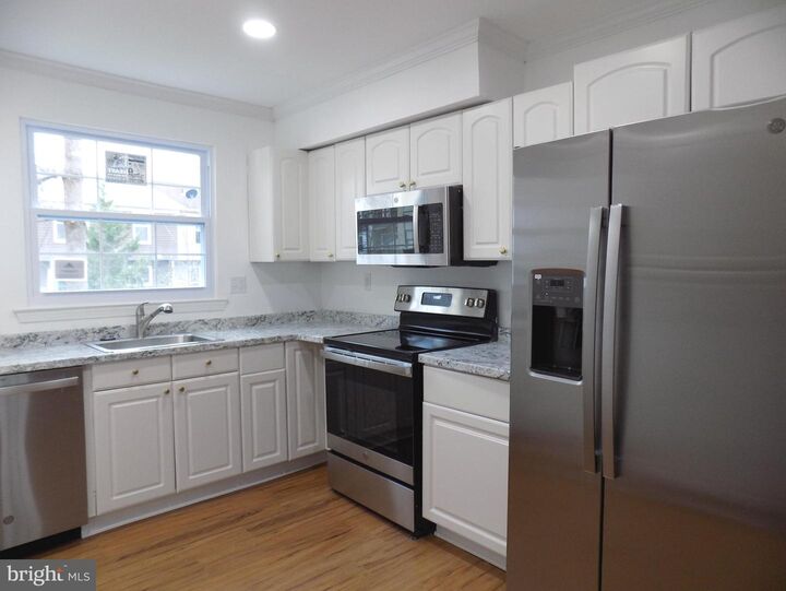 Property Photo:  10598 Reeds Landing Circle  VA 22015 