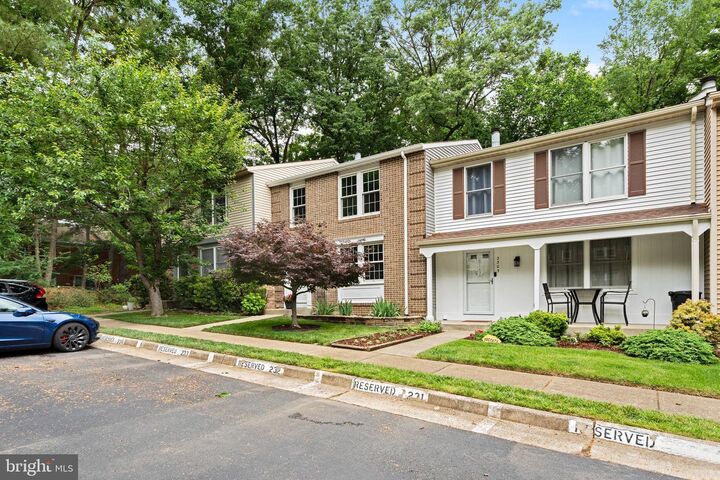 Property Photo:  2303 Middle Creek Lane  VA 20191 