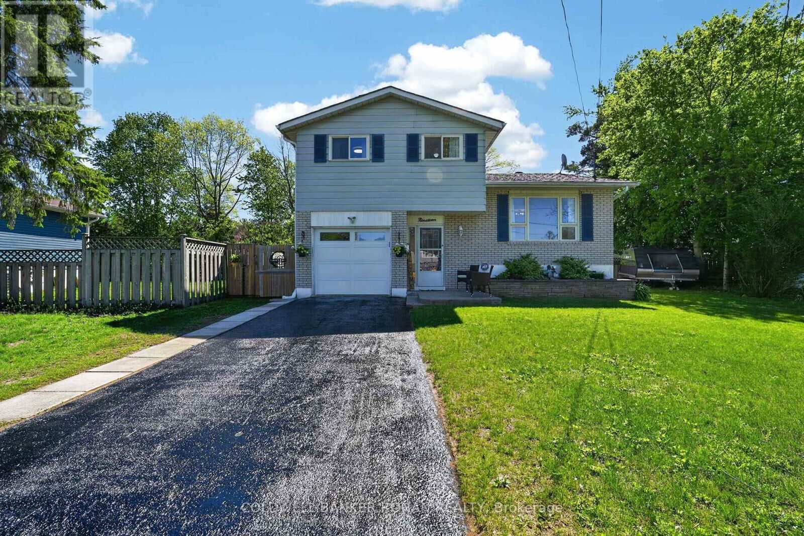 Property Photo: 19 Larkdale Crescent ON L0M 1B0
