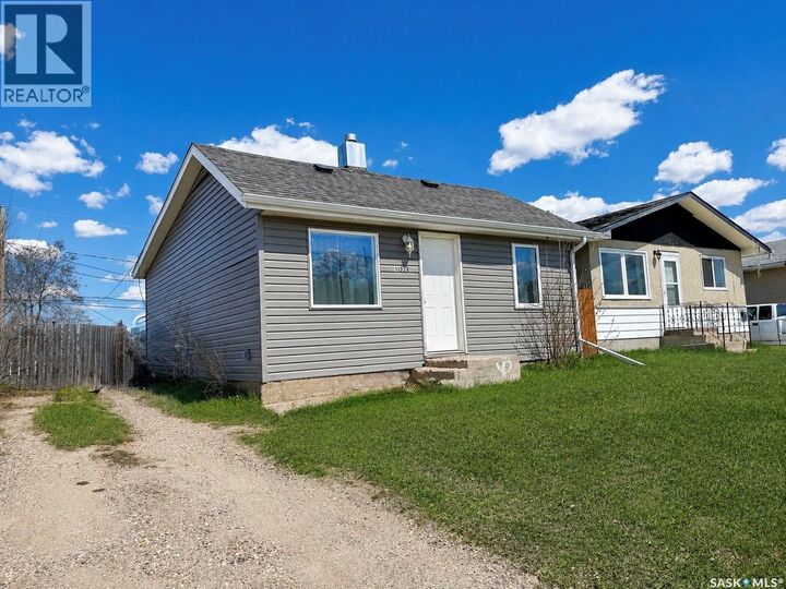 Property Photo: 1338 18th Street W SK S6V 4B9