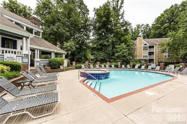 Property Photo:  2518 Cranbrook Lane  NC 28207 