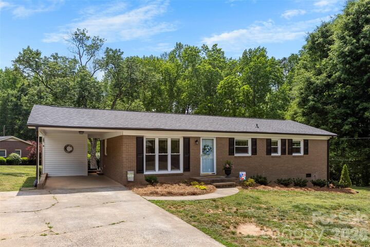 Property Photo:  2109 Hollandale Drive  NC 28054 