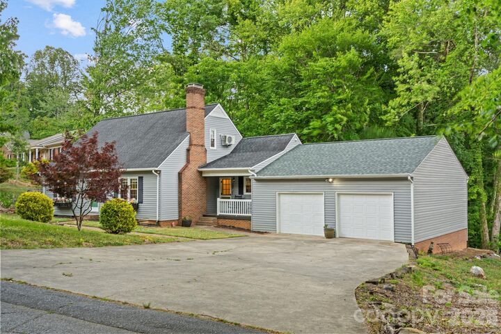Property Photo: 1014 Bramblewood Court NE NC 28645