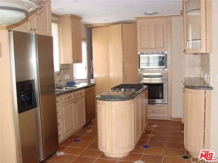 Property Photo:  7024 Kittyhawk Ave  CA 90045 